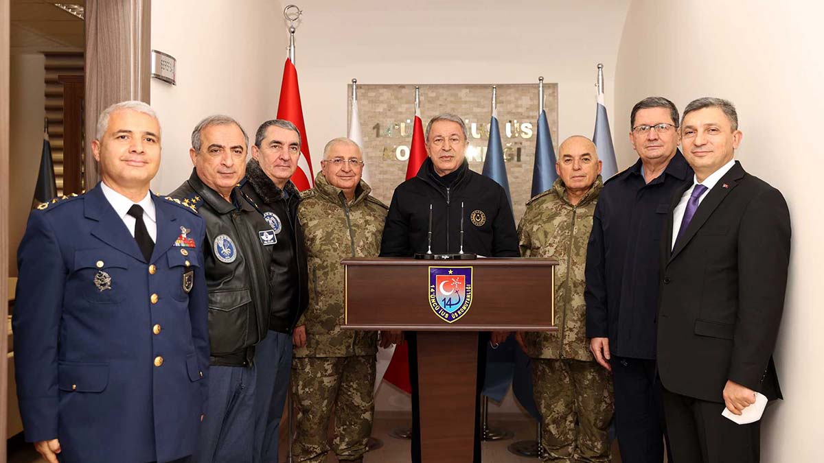 Bakan Akar: Mehmetçiğin nefesi teröristlerin ensesinde