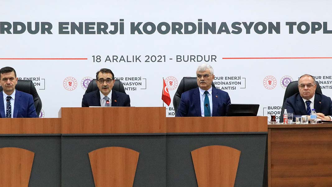 " Bugün Burdur ilimizde enerji ve tabii kaynaklar alanında ilin hem elektrik hem gaz dağıtım hem de madencilik alanındaki faaliyetlerindeki gelişmeleri masaya yatırdık"