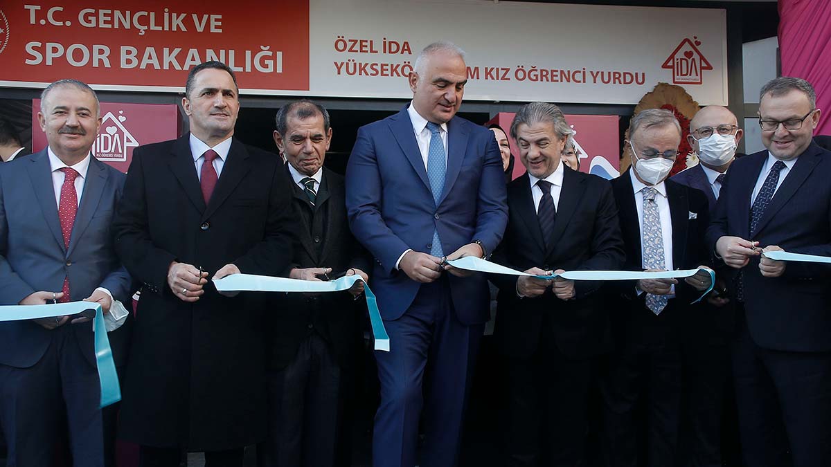 Bakan Ersoy kız öğrenci yurdunun açılışını yaptı