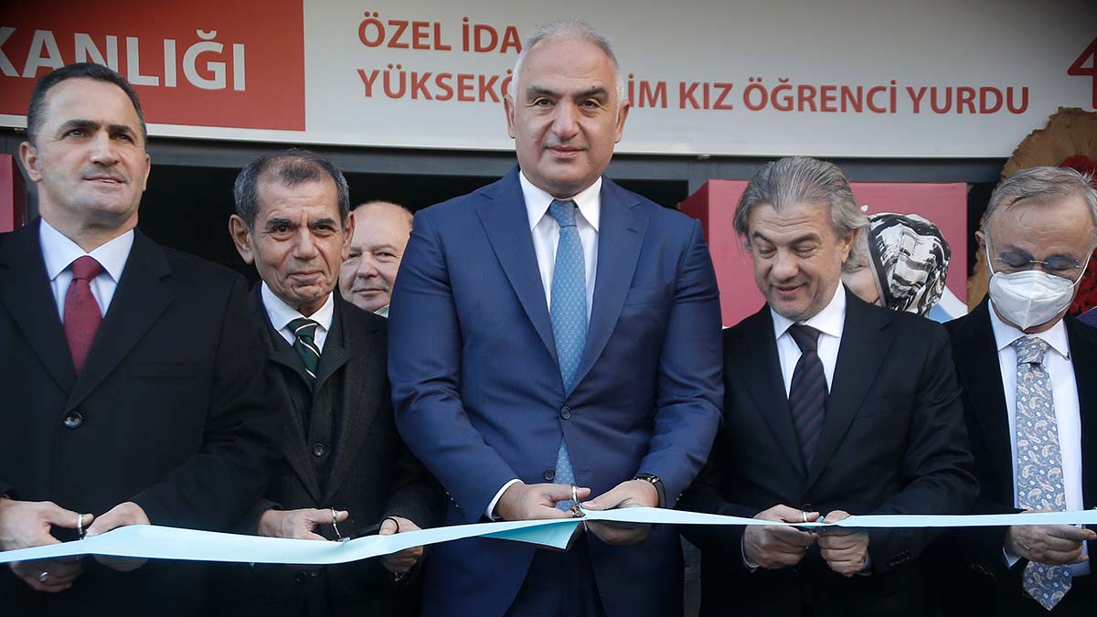 " Modern dünyada gelişmiş birçok ülke bizim tarihimizdeki vakıf geleneğinden ilham alarak kendi ülkelerinde benzer yapılar inşa etmiştir."