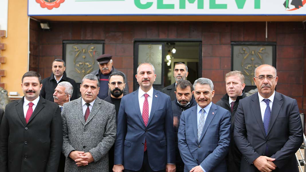 Bakan Gül'den Cemevlerinin yasal statüsü açıklaması