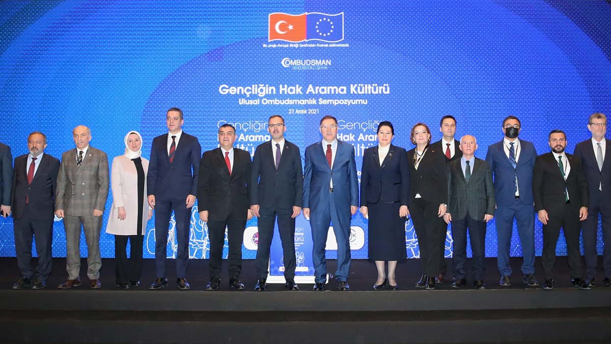 " Ben gelecek adına çok umutluyum, bu gençler bu ülkeyi büyük hedeflerine taşıyacak donanım ve meziyetlere fazlasıyla sahip"