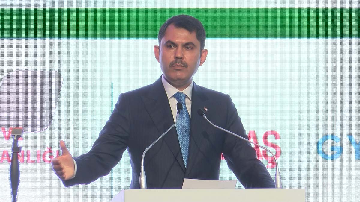 " Şimdi, önümüzde bu ülkeyi bekleyen, bu ülkenin geleceği için adım atmak isteyen bizler için, hepimiz için iki hedef var"