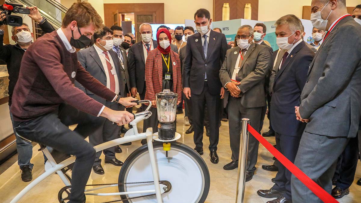 " Bizce Akdeniz dile gelse hemen, insanı insana, bizi bize şikayet edecektir."