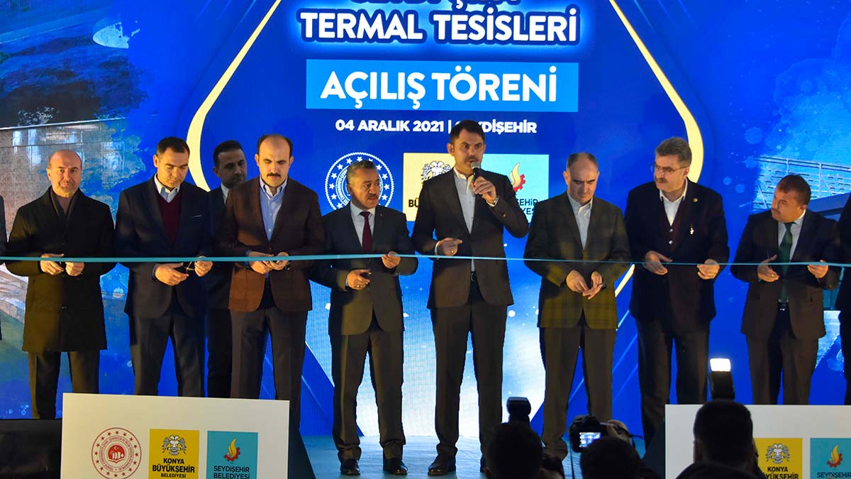 " Bizim siyasetimiz eser ve hizmet siyasetidir. Biz, siyaseti milletimize ve memleketimize hizmet etmek için bir vesile olarak görüyoruz"