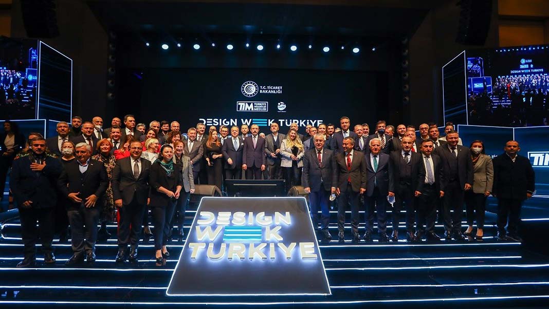 " Firmalar tasarım sayesinde müşterilerin aklında bir marka kimliği oluşturmaktadır. "