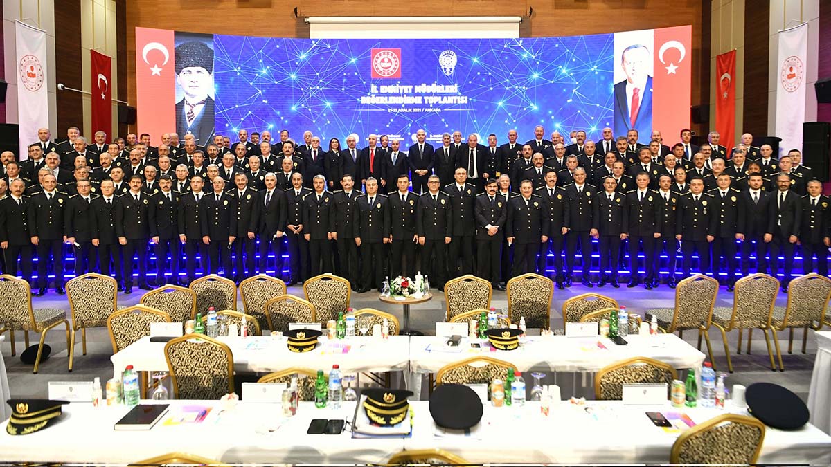 " Türkiye'yi bölmek ve parçalamak için ellerinden gelen her şeyi yapıp, TBMM'ye kapağı attıktan sonra o sıralardan bize hakaret edenler, iftira atanlara ve bu kahraman teşkilata iftira atanlara rast geldik"