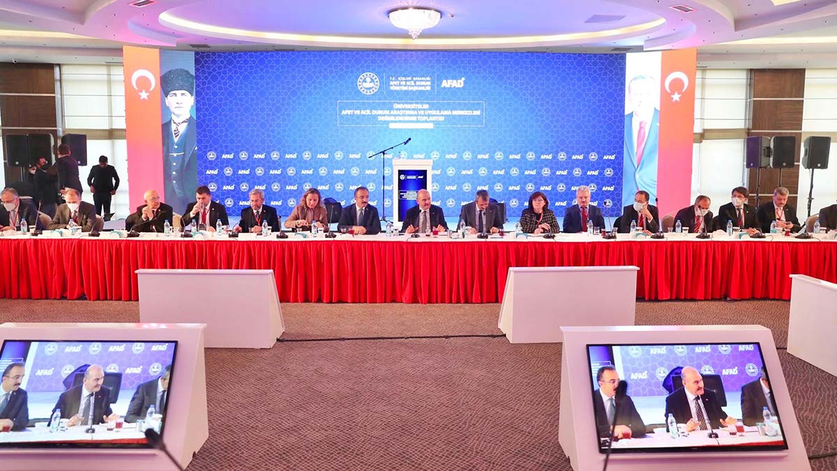 " Göç meselesi dünyada yeni başladı. Çözüm, bölgesel güçlü ilişkiler, ülkeler arası güçlü ilişkiler, etrafımızdaki coğrafya ile kuracağımız güçlü ilişkiler ve ikili ilişkilerdir"