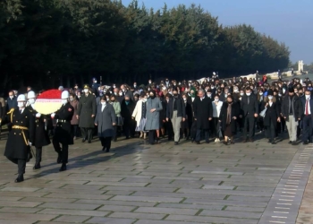 Bakan Yanık Anıtkabir'i ziyaret etti