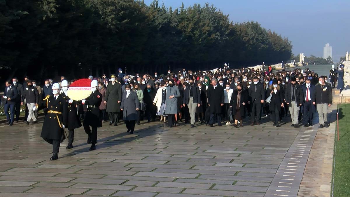 Bakan Yanık Anıtkabir'i ziyaret etti