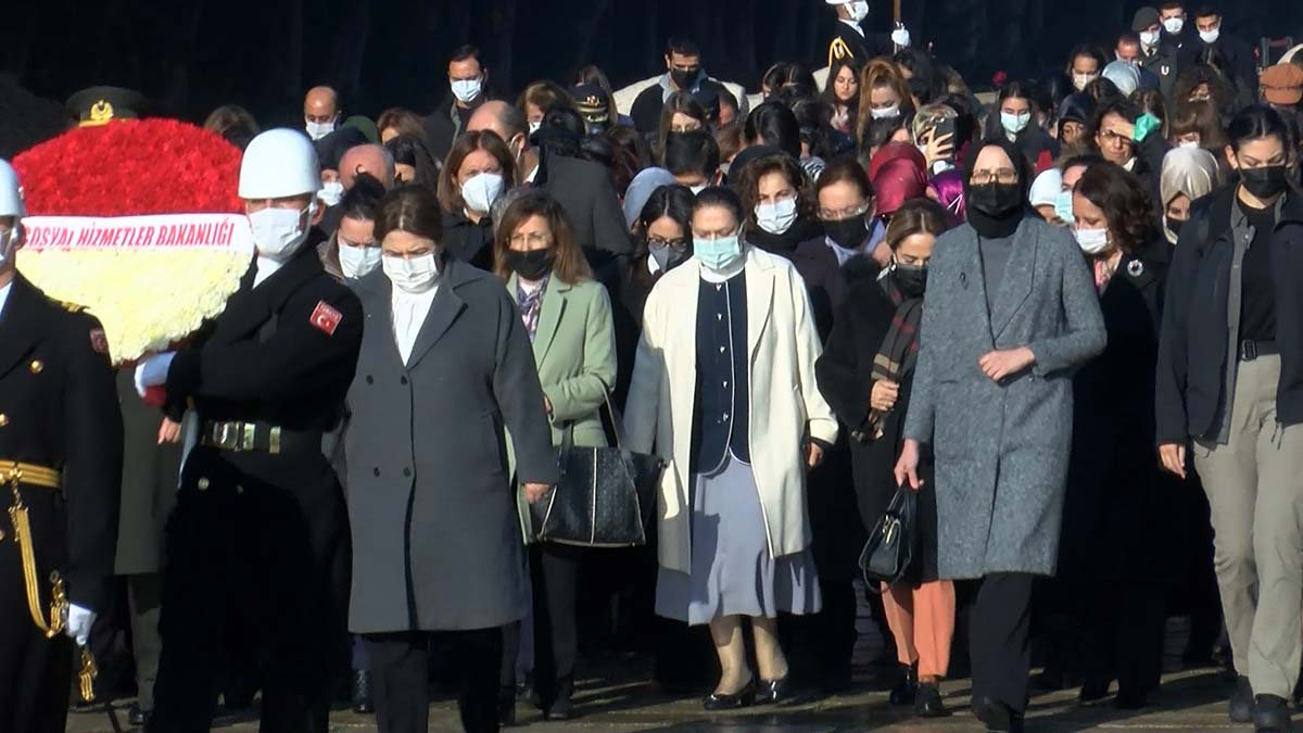 " Bir milletin yeniden doğuşuna olan inancınızla çıktığınız yol, bugün 'Güçlü ve Büyük Türkiye' hedefimize adım adım ilerlerken bizlere ışık oluyor"