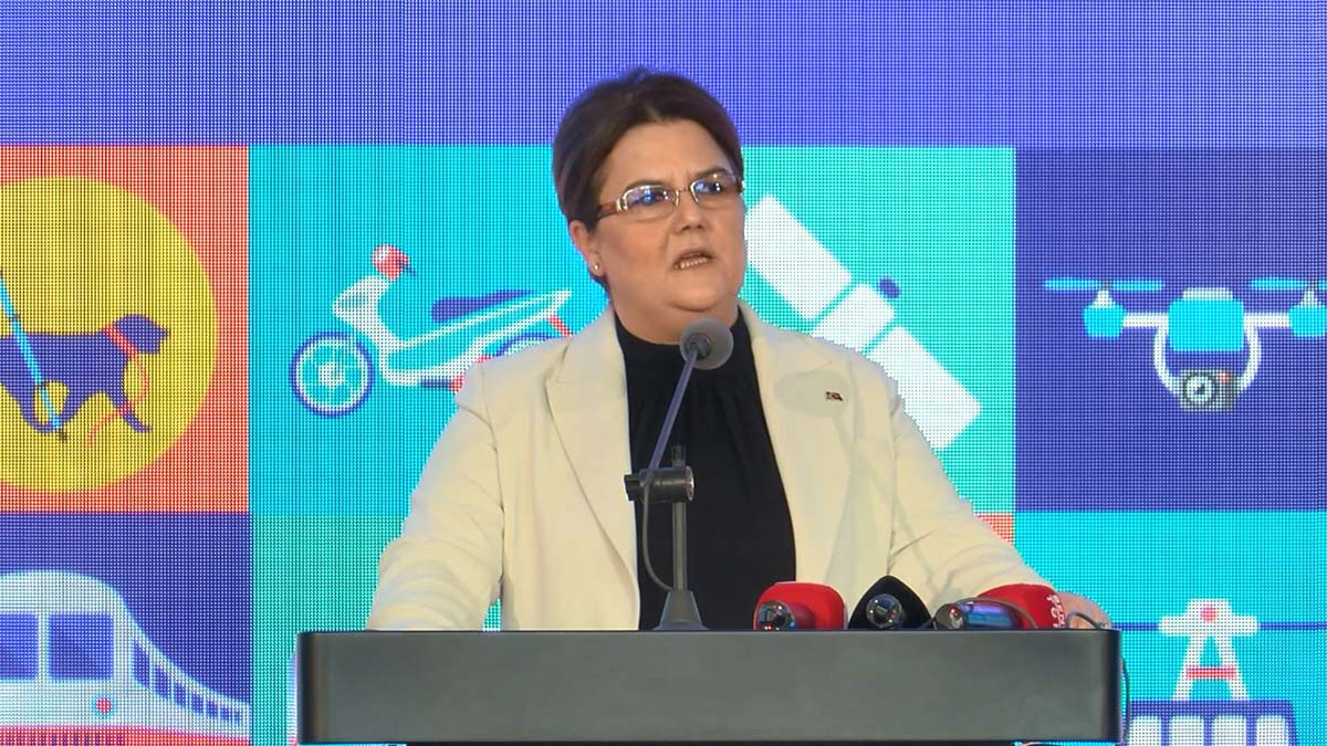 " Okul müfredatlarının ötesinde erişilebilirlik atölyelerinde kaldırımların erişilebilirliğini artıran çalışmalar yürütüyoruz."