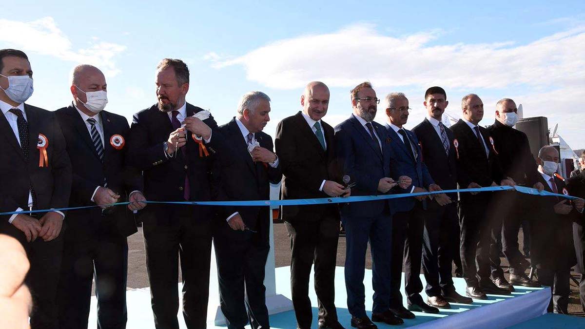 " 25 yıllık kira bedelinin yüzde 25'i, 90 gün içinde peşin ödenmek üzere KDV dahil 2 milyar 138 milyon euro'dur"