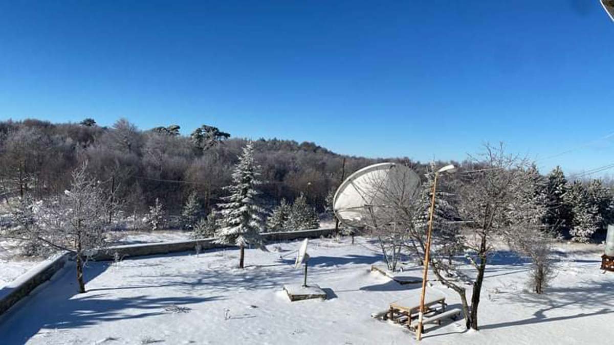 Balıkesir'de Ulus Dağı'na mevsimin ilk karı düştü
