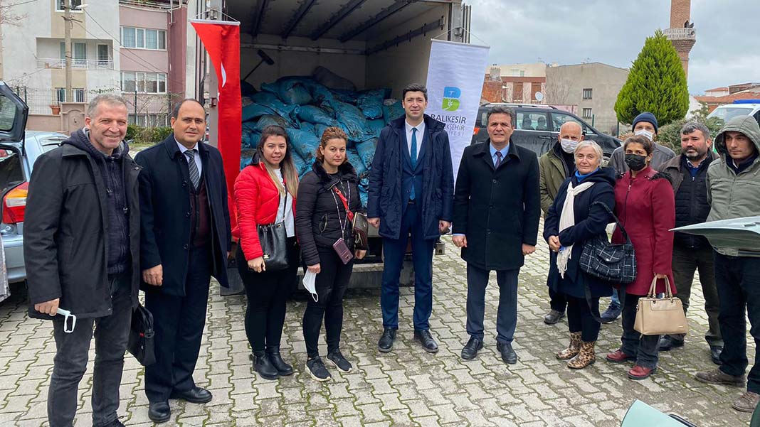 Balıkesir'de mantar üreticisine 4 ton malzeme desteği