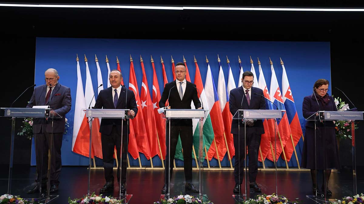 " Özellikle göç konusunda şunu söylemek isterim ki Afganistan ve Suriye’de yerlerinden edilmiş milyonlarca insanın durumu hepimiz için bir endişe kaynağıdır."