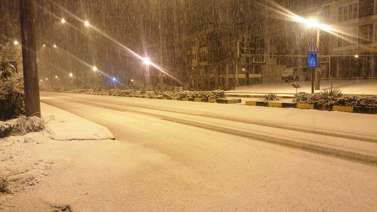 Bartın-Cide sahil yolu ulaşıma kapandı