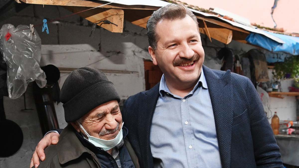 Başkan Yılmaz, Büyükşehir Belediyesi olarak evi yeniden inşa edeceklerinin müjdesini verdi