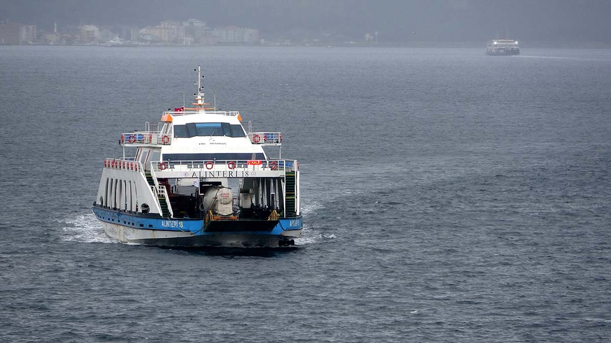 Bazı feribot seferlerine hava şartları engeli