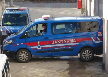 Bebeğini sobada yakan anne tutuklandı
