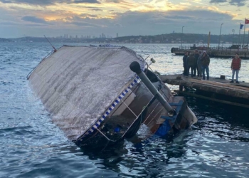 Beykoz'da lodos tekne batırdı