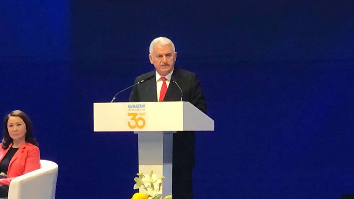 Binali Yıldırım Kazakistan'da konferansta konuştu