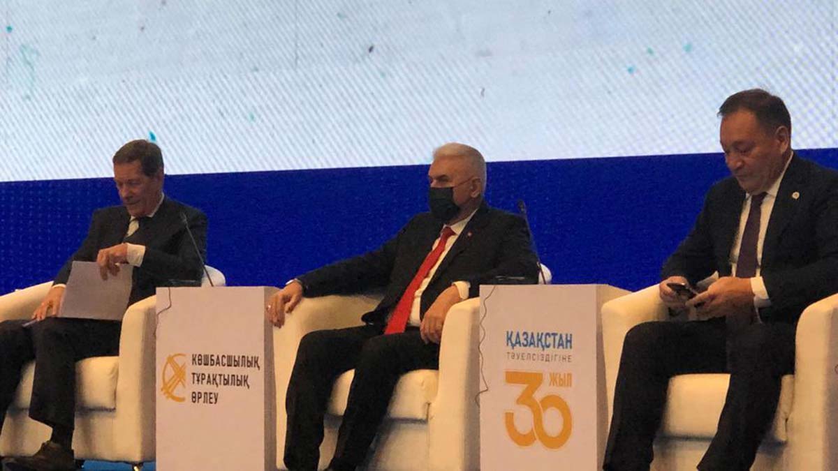 " Uluslararası alanda büyük bir dönüşüm yaşıyoruz. Doğu ve Batı arasındaki ağırlık merkezi bir kez daha yer değiştiriyor"