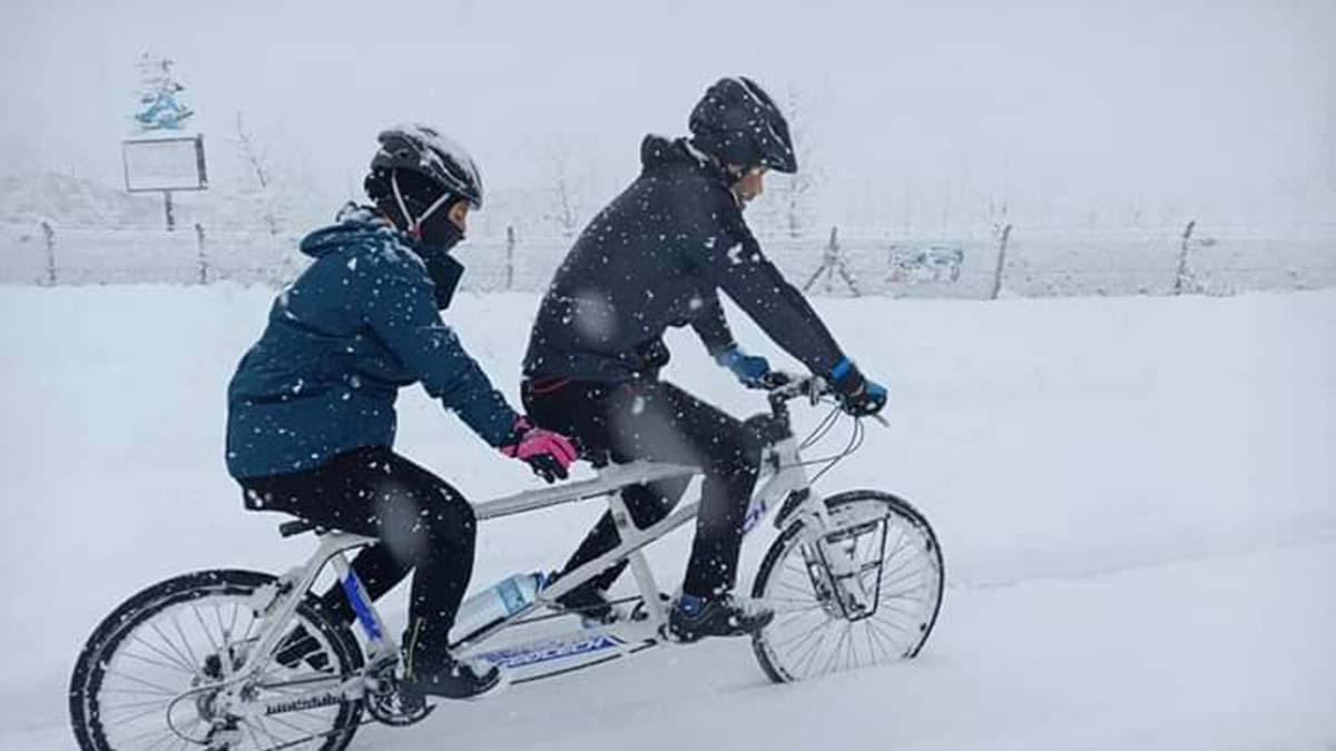 Bisiklet tutkunlari karda bisiklet kullandi 3 - spor haberleri - haberton