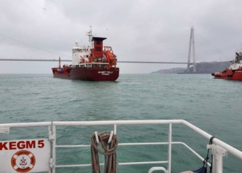 Boğaz, tanker arızası nedeniyle trafiğe kapatıldı