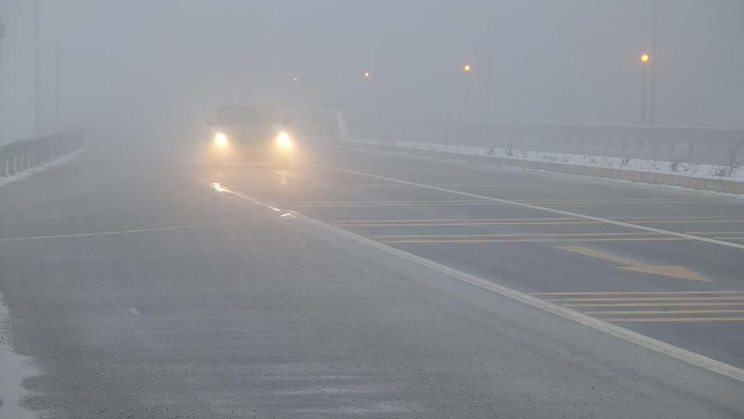 Bolu Dağı'nın D-100 yolu geçişinde kar yağışı