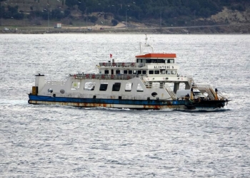 Bozcaada'ya bazı feribot seferleri iptal edildi