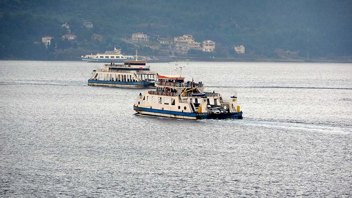 Bozcaada'ya bazı feribot seferleri iptal