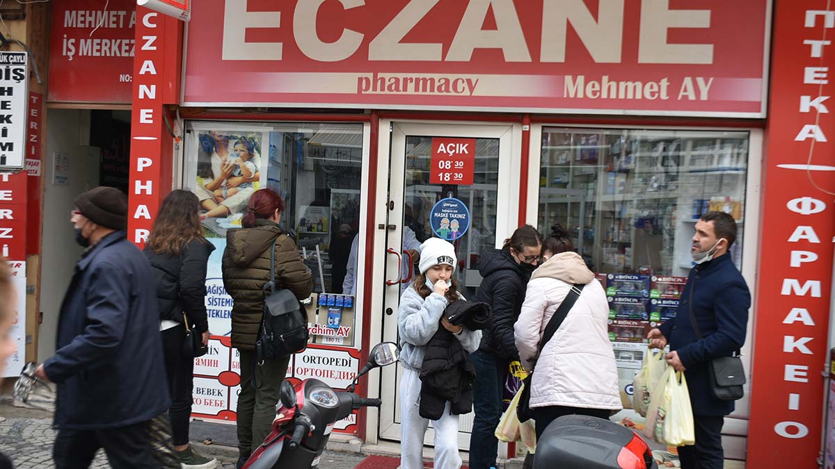 Bulgar turistler ilaçlarını da Edirne'den alıyor