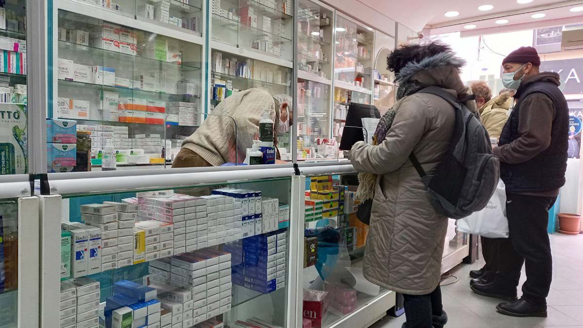 " Burada çok ucuz. Genelde tüm ilaçlar elimizde var, tedarikte sorun yaşamıyoruz"