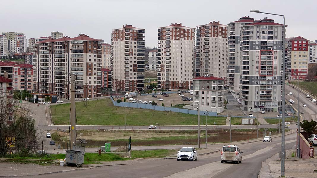 " Özellikle Yunanistan'da yaşayan Türk vatandaşlar Türkiye'ye paralarını yatırmak istiyorlar"