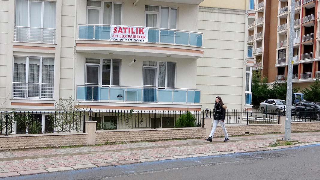 " Çok enteresan, Bulgaristan'dan gelenler özellikle Filibe ve Kırcaali'den gelenler köyden ev istiyorlar"