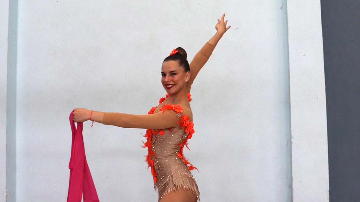 Şenman'ın evi kısa süre içerisinde kontrollü şekilde yıkılınca, genç sporcu ailesiyle birlikte Güzelbahçe ilçesine taşındı