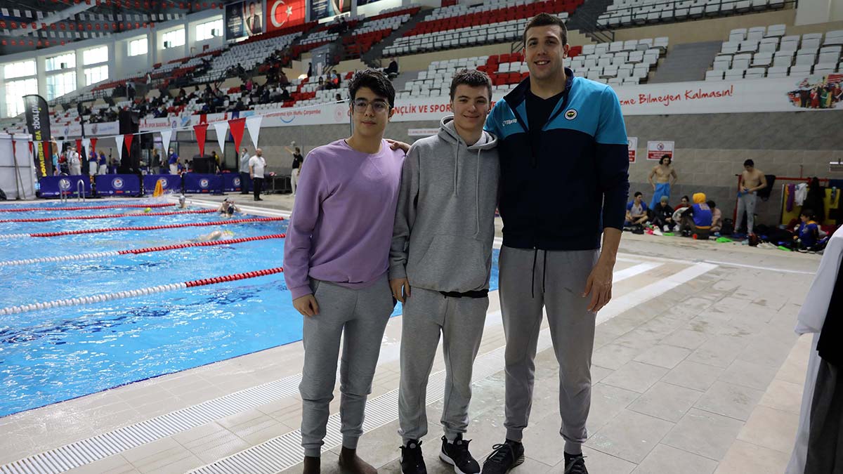 " '50 metre kurbağalamada 24.95 ile dünya rekorunu kırdım. 25 saniyenin altına inen de ilk sporcu oldum"