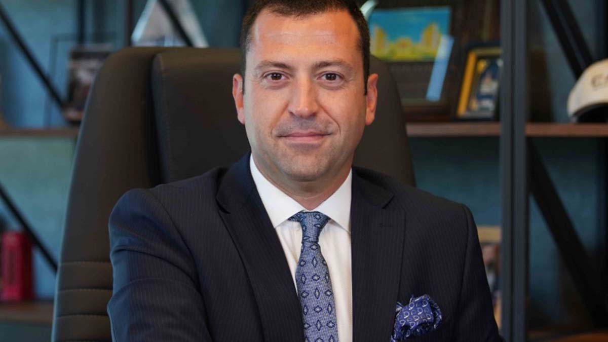 " Uçaksavarın, özel operasyon birimlerinin beraberlerinde paraşütle atlayıp görev icra edecek kadar ağırlığı düşürülmüş ve aksesuarlarla desteklenmiş yeni versiyonları üzerine de çalışıyoruz"