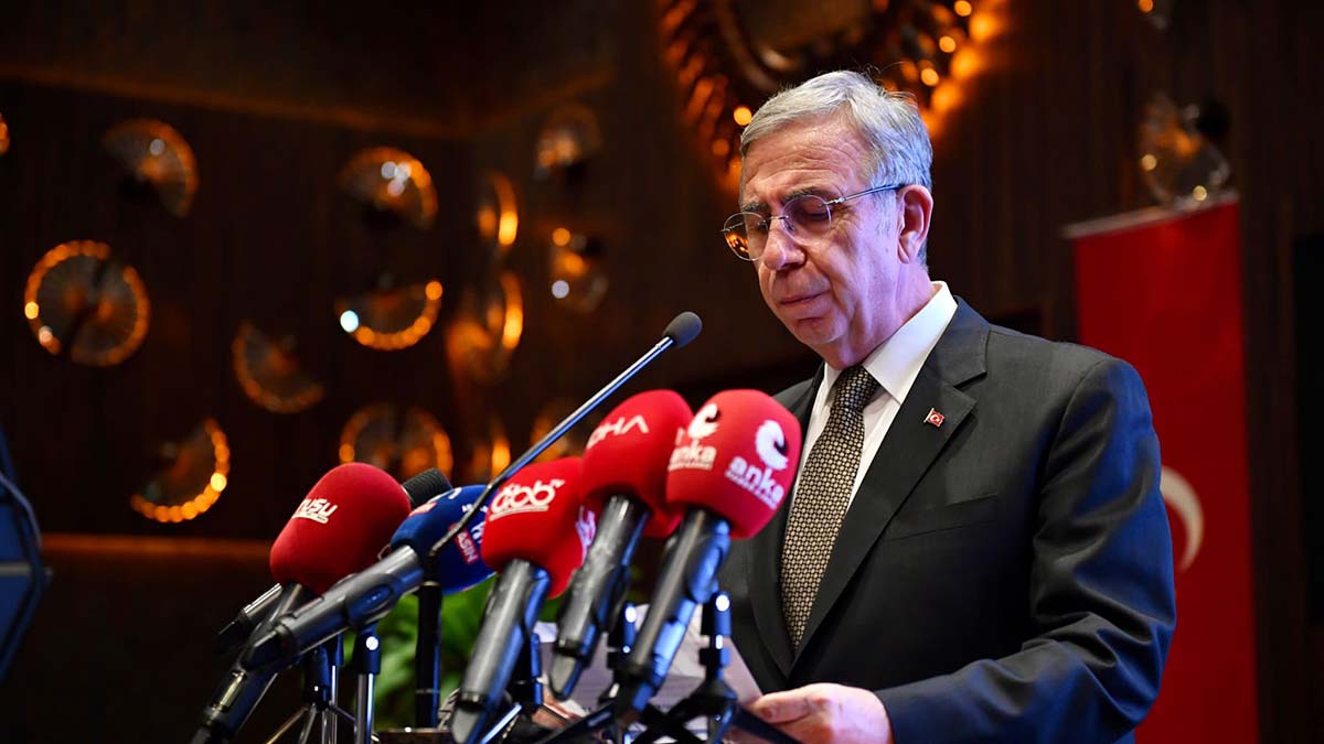 " 11 CHP'li büyükşehir belediye başkanı olarak, gerek ülkemizin kalkınmasında, gerekse cumhuriyetimizin ilelebet devamında, Mustafa Kemal Atatürk'ün aydınlattığı yolda fikrimizde sabitiz"