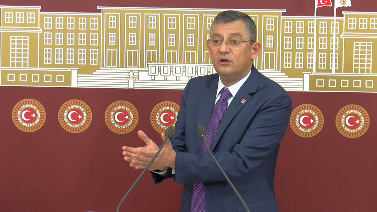 CHP'li Özel: Nebati çok tehlikeli işler yapıyor