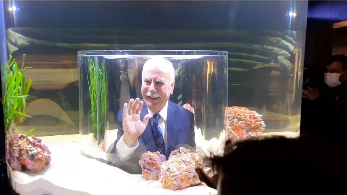 " Türkiye'de 3 tarafı denizlerle çevrili olmamıza rağmen, Çanakkale'miz asırlardan beri denizin kenarında olmasına rağmen, diğer Akdeniz ülkelerinde gördüğümüz kadarıyla denize çok yakın değiliz"