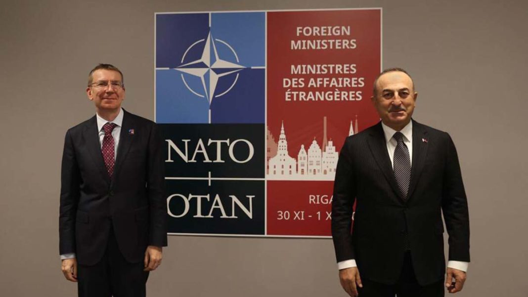 Çavuşoğlu, Letonya Dışişleri Bakanı ile görüştü