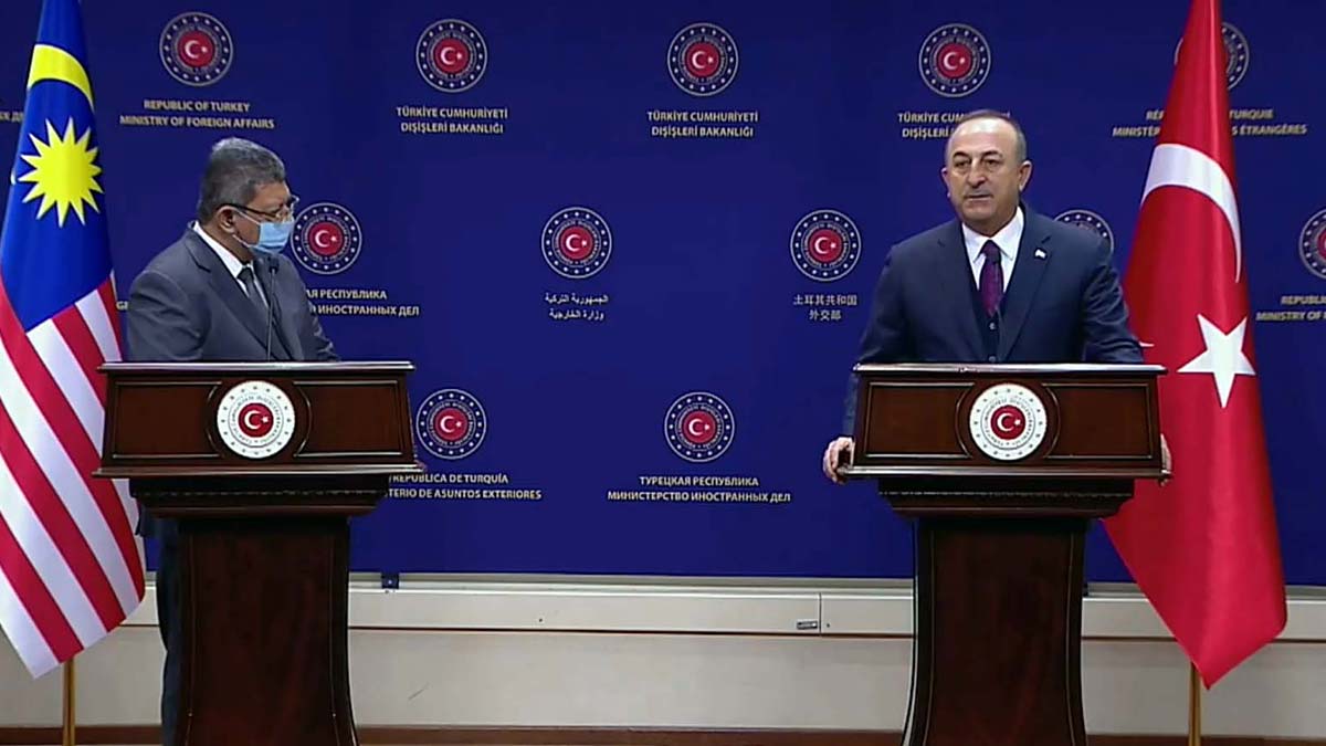 Çavuşoğlu: Katar ile beraber havaalanlarını işletiriz