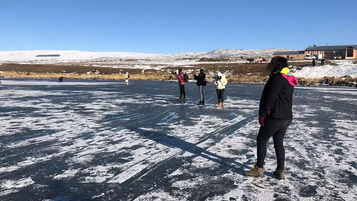 Çıldır gölü kısmen buz tuttu