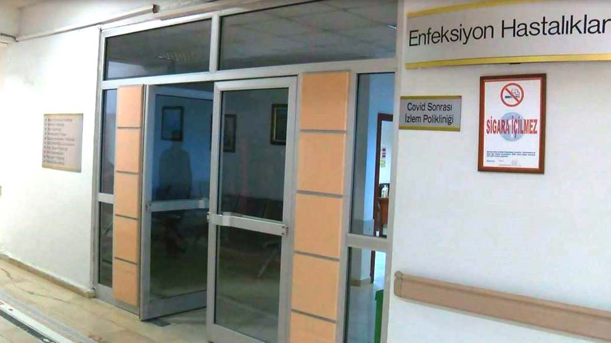 " Aşılanma yapılsa bile hafif geçiriyorum söylemi çok doğru bir söylem değil. Aşılı olmasına rağmen hastalığı ağır geçirenler veya bu hastalık yüzünden hayatını kaybedenler oluyor."