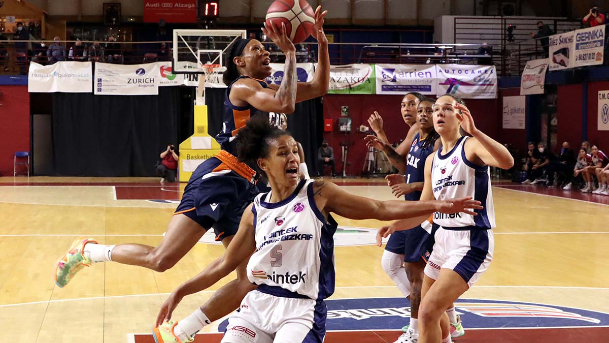 " Taraftarlarımızdan beklentimiz salonu doldurmaları ve bize destek olmalarıdır"