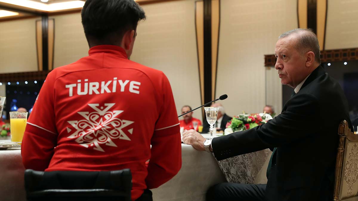 " Yaz Olimpiyatlarına katılan sporcularımız gibi siz de bizi mahcup etmediniz"