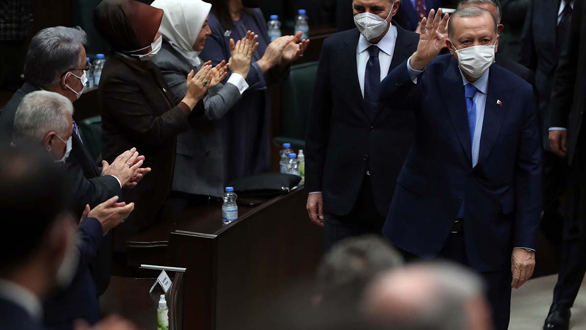 " İçine çekilmek istendiğimiz sosyal, siyasi, psikolojik ve ekonomik her türlü tuzağı bozarak yolumuza kararlılıkla devam ettik"