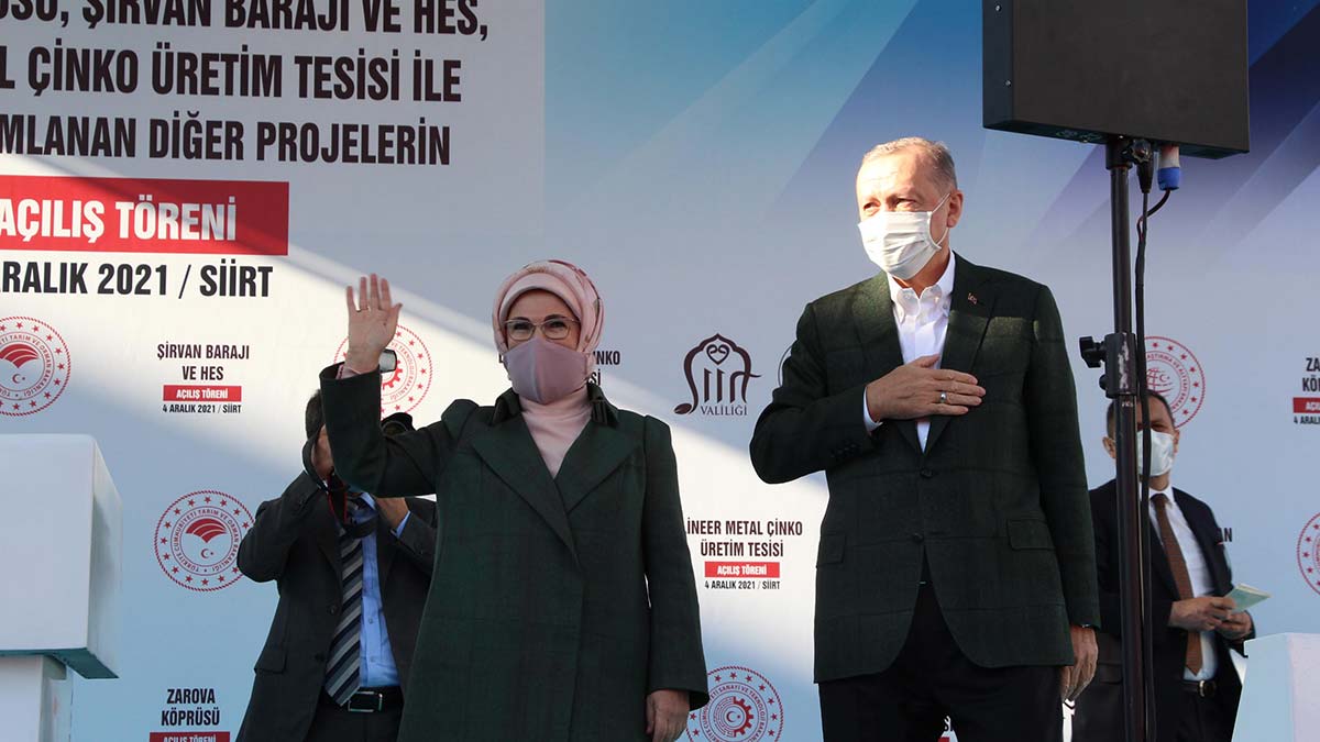 " Devletin kurumları yapmaları gereken açıklamaları yapıyor. Hiç merak etmeyin, biz dimdik ayaktayız"